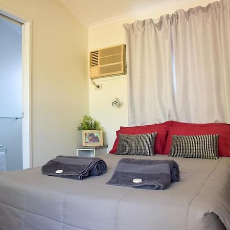 Mataranka Roadhouse Motel Bagian luar foto