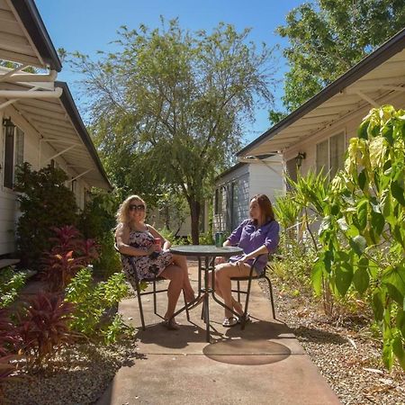 Mataranka Roadhouse Motel Bagian luar foto