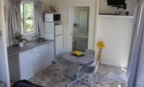 Mataranka Roadhouse Motel Bagian luar foto