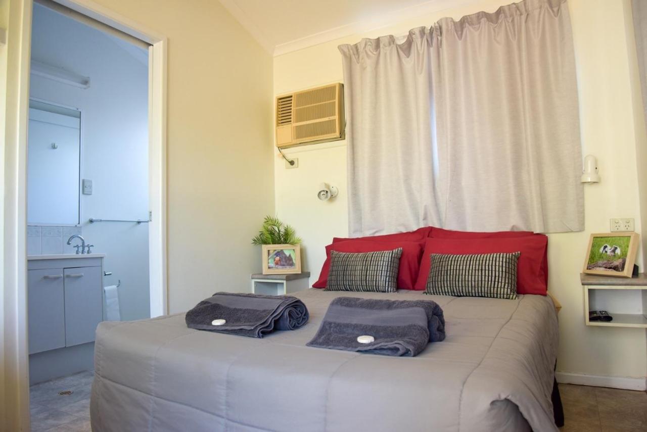 Mataranka Roadhouse Motel Bagian luar foto